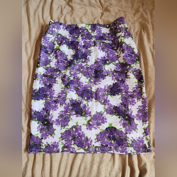 LuLaRoe Lilac Floral Pencil Skirt - Picture 2 of 3